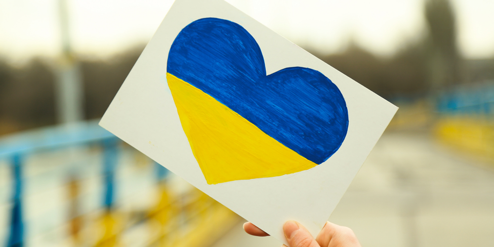 Heart drawing with the colors of the Ukrainian flag